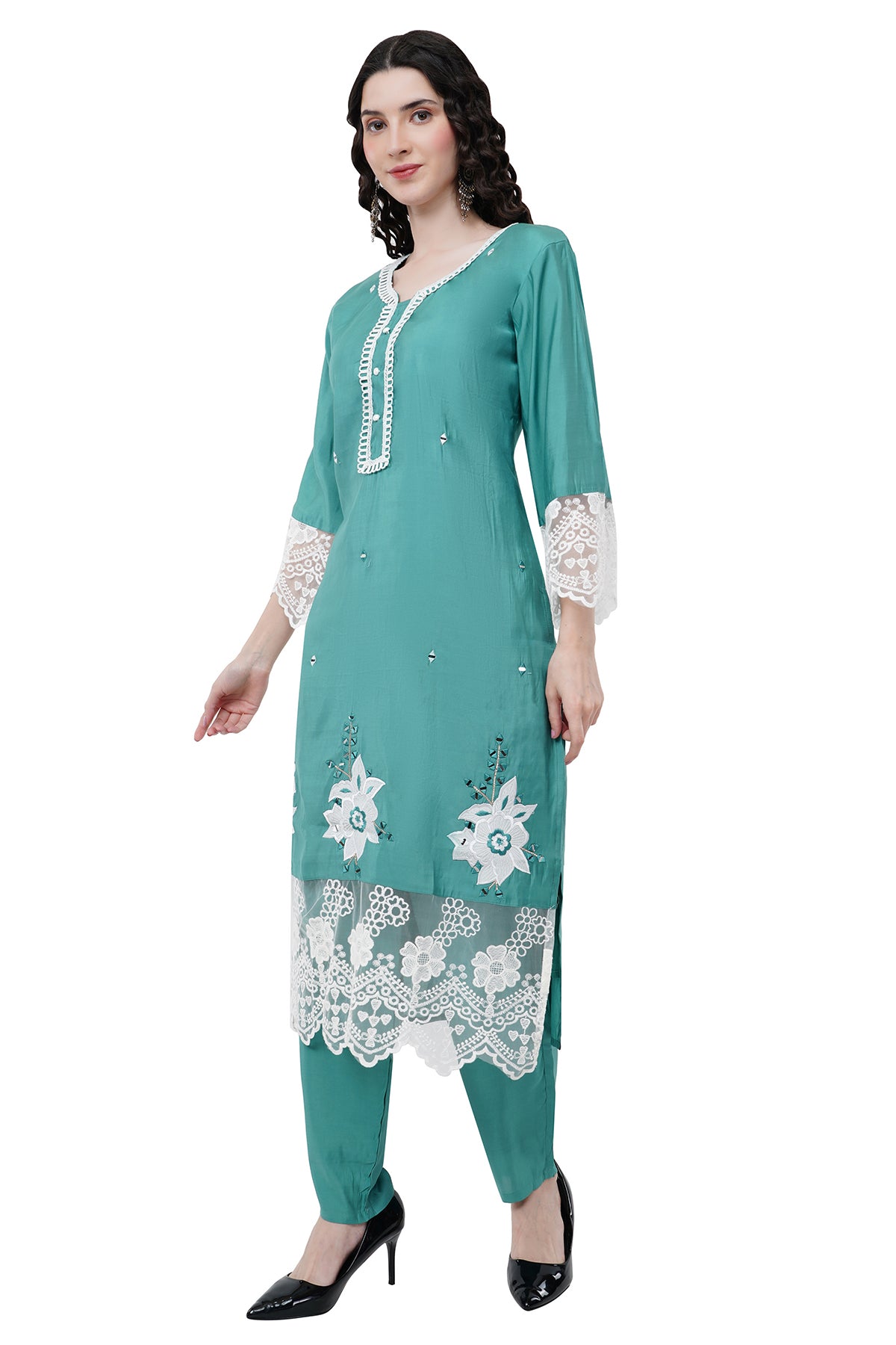 Elegant Embroidered Green Women's Kurta Set With Duppatta